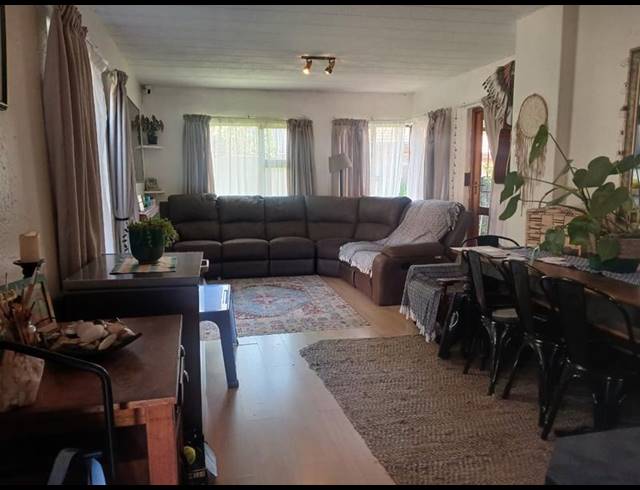 2 BEDROOM TOWNHOUSE FOR SALE IN GLENVISTA